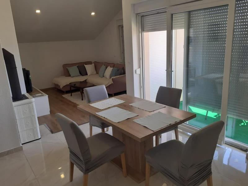 שיבניק Apartments Gveric מראה חיצוני תמונה