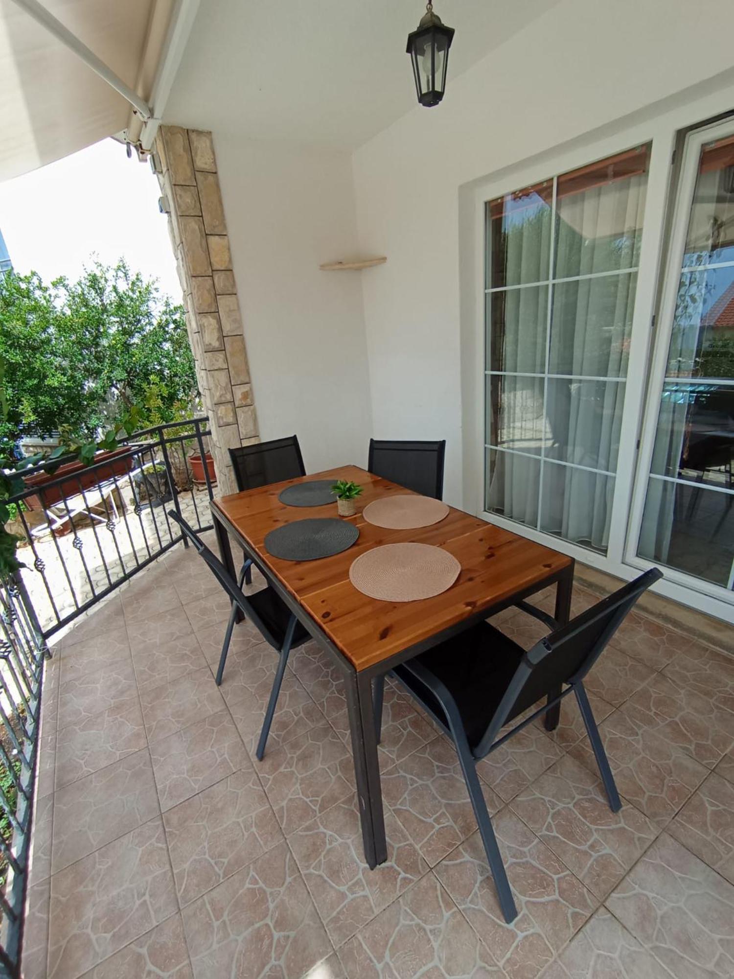 שיבניק Apartments Gveric מראה חיצוני תמונה
